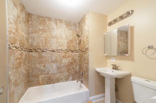 3852 W Monroe St #NA - Photo 5 of 9