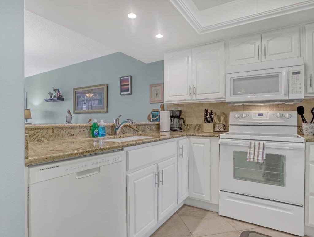 8494 Ridgewood Ave #4304 - Photo 7 of 22