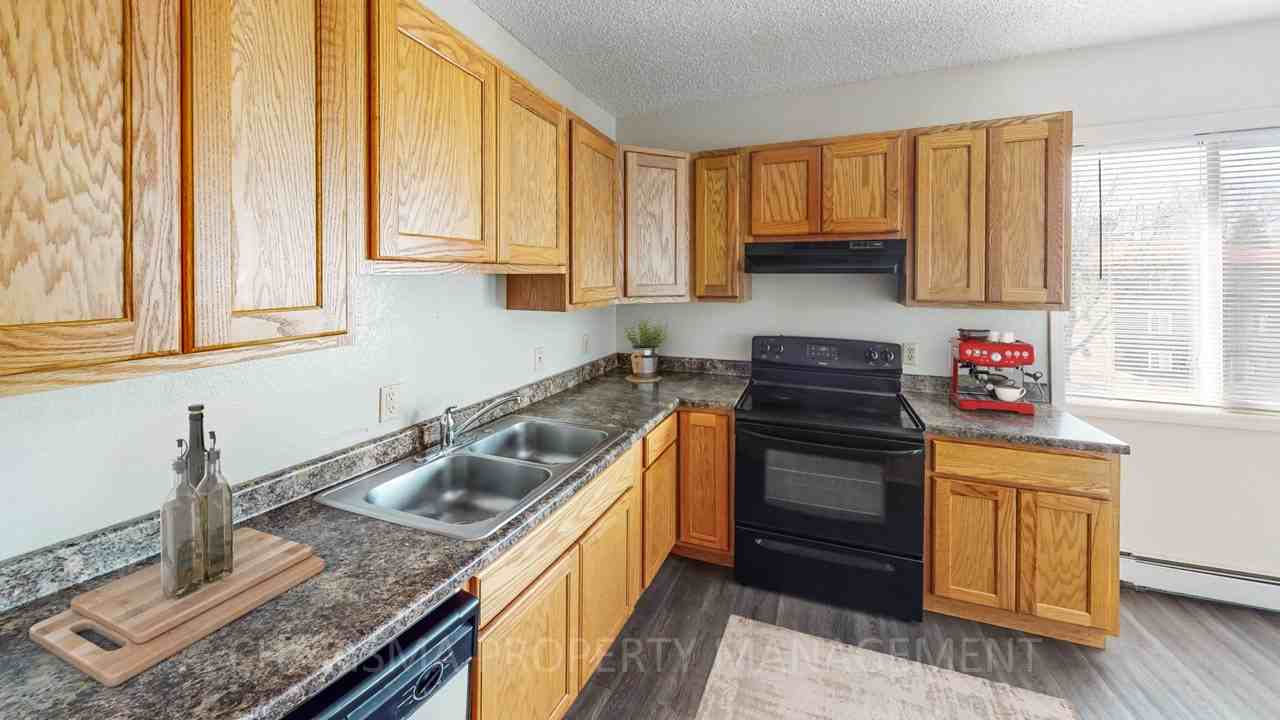 412 South Thompson Avenue #1 - Photo 3 of 16