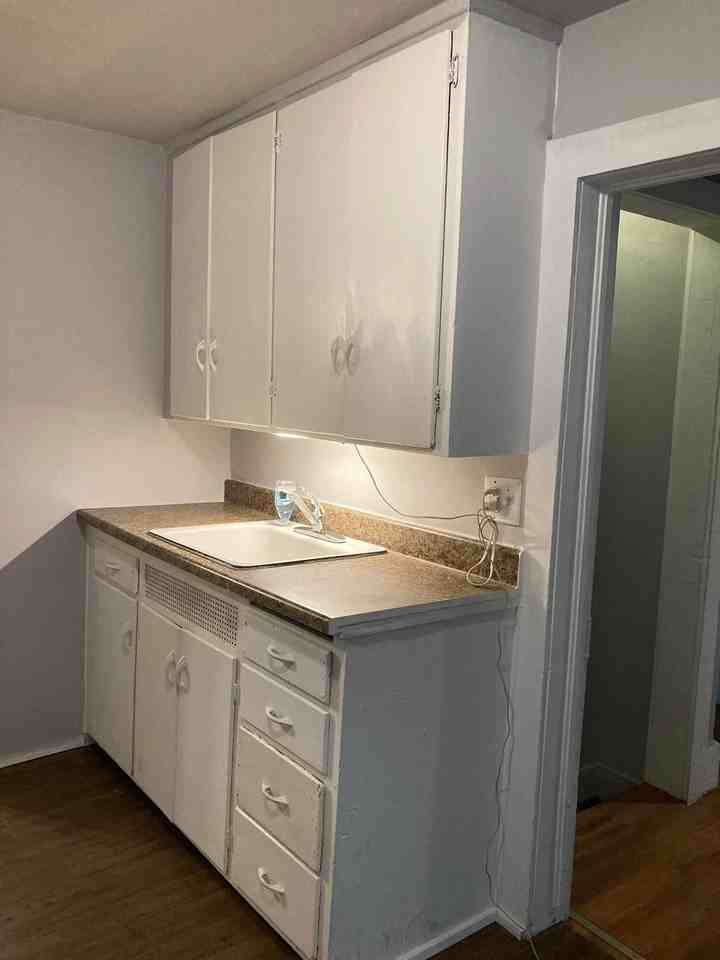 805 E 7th St #805 - Photo 6 of 37