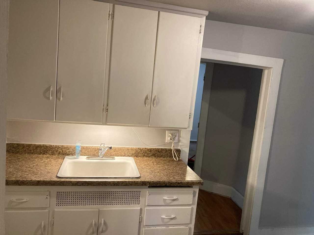 805 E 7th St #805 - Photo 4 of 37