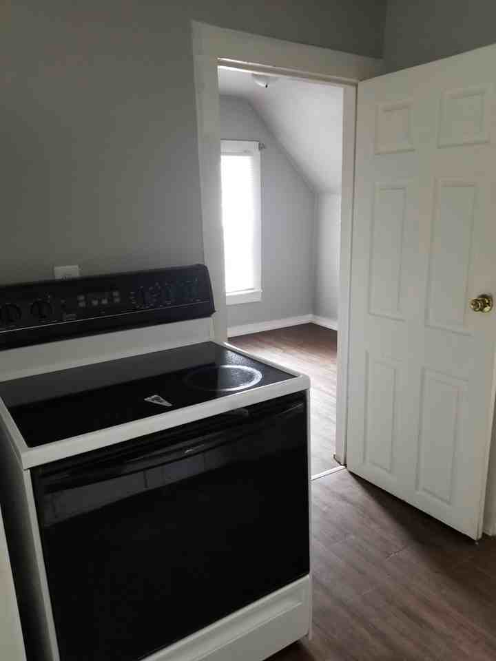 805 E 7th St #805 - Photo 5 of 37