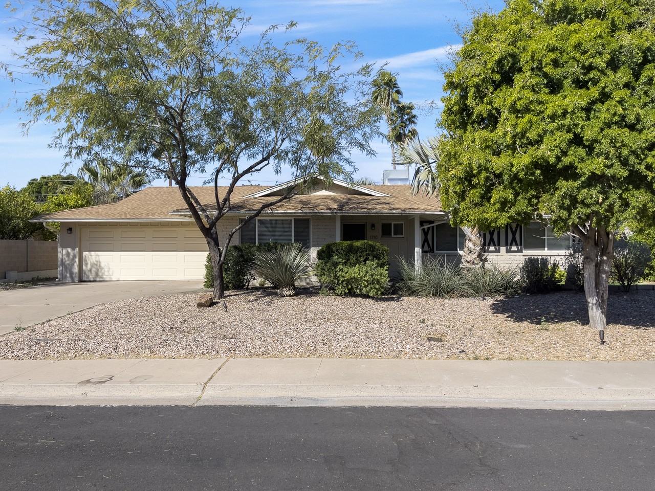 1710 North Sunset Drive - Photo 3 of 37