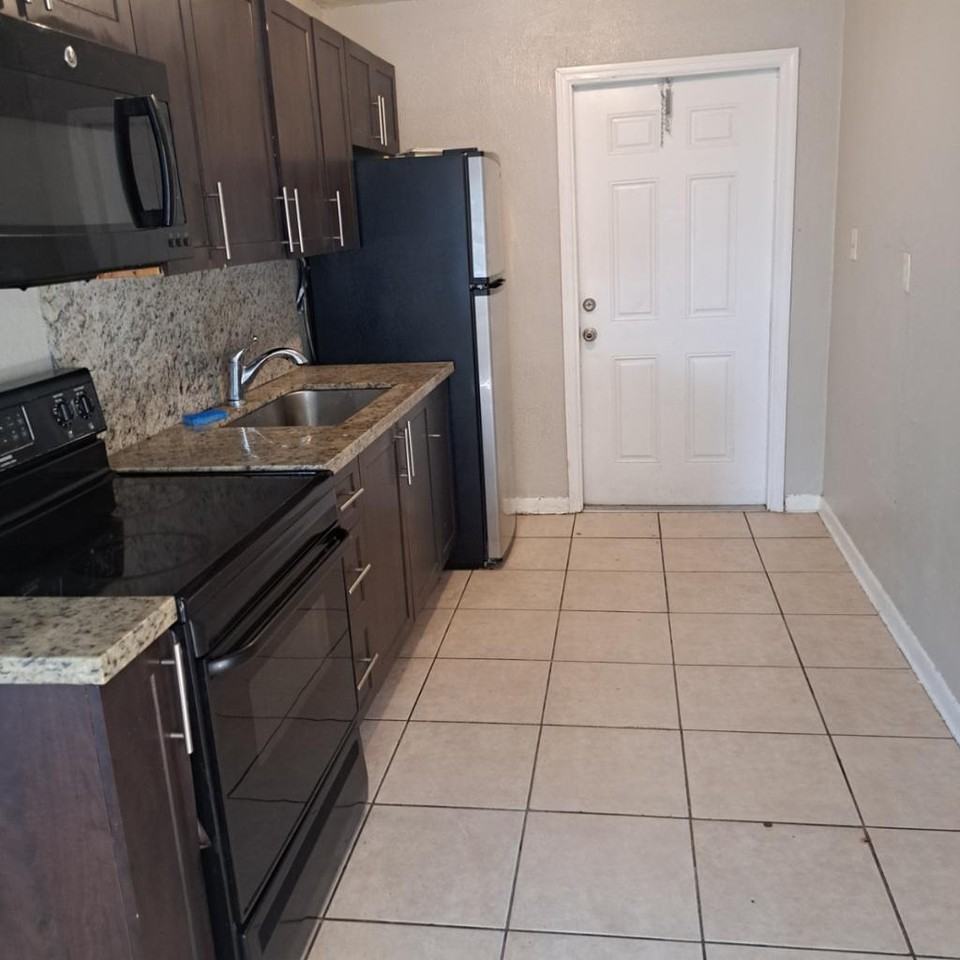 609 609 N 19 StreetUnit B #B - Photo 3 of 14