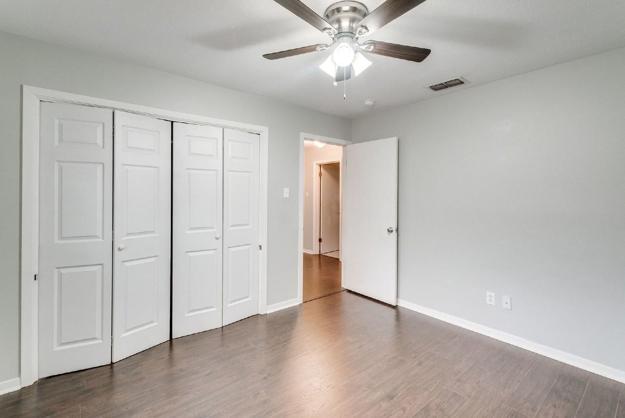 1371 N Rose Dr - Photo 3 of 19