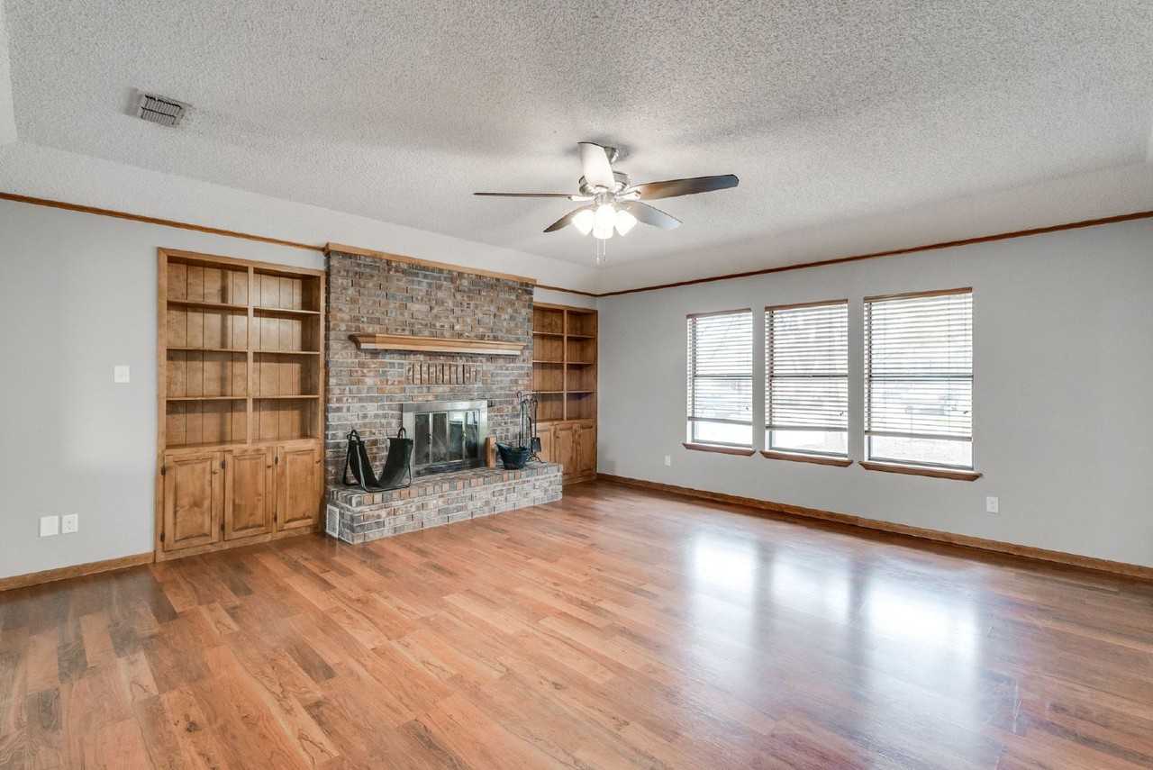 1324 Inglewood Dr - Photo 2 of 17