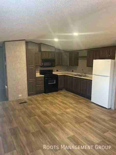 23 Riviera Courts Dr #23 - Photo 2 of 3