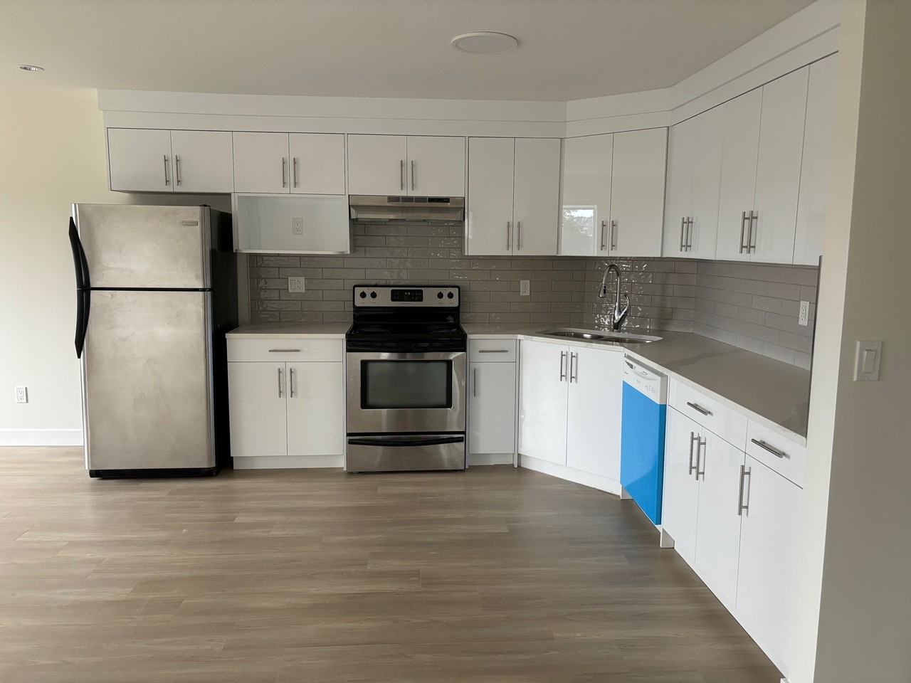 3960 Blantyre Place - Photo 3 of 8