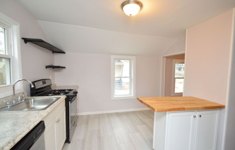 277 Pearl St - Photo 2 of 18
