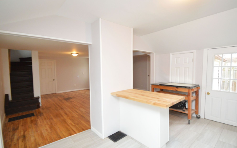 277 Pearl St - Photo 3 of 18
