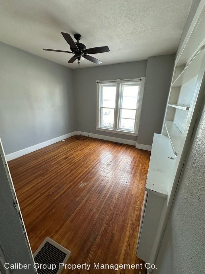 128 Jefferson St - Photo 3 of 9