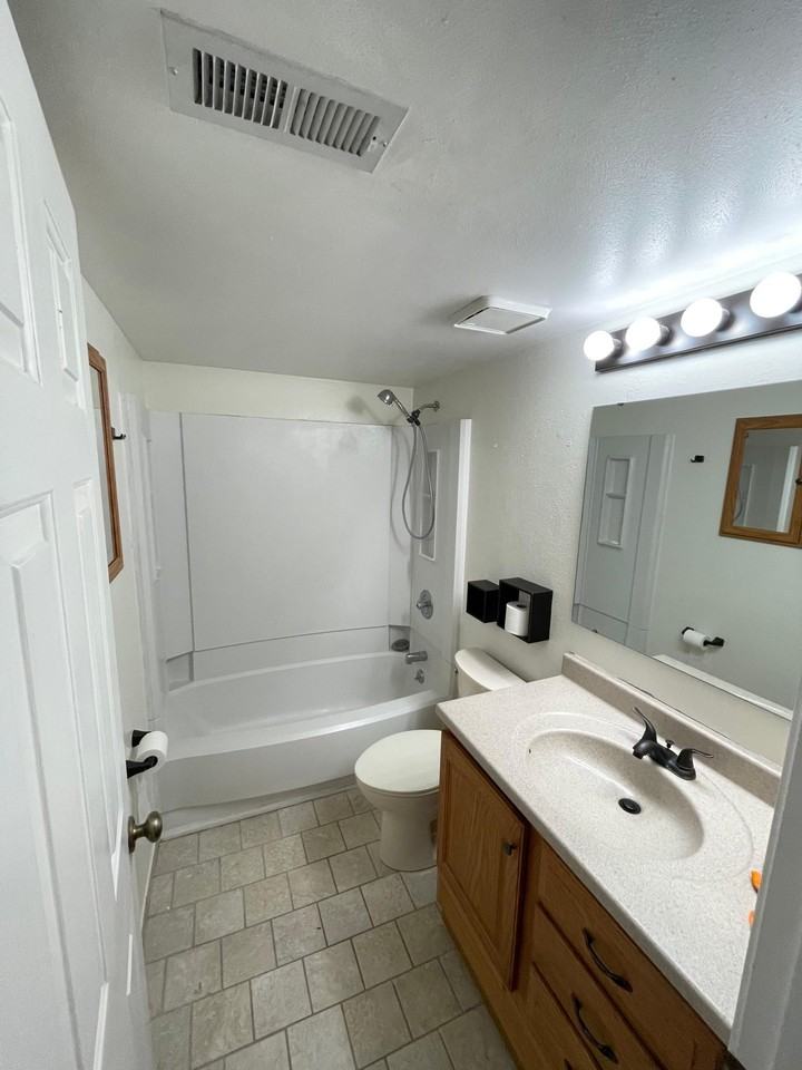 9114 N Swan Cir #0 - Photo 3 of 12