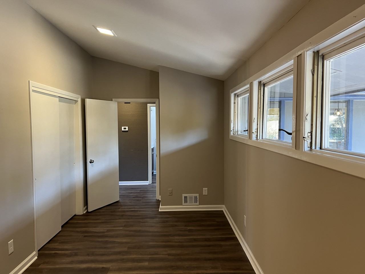 1939 Gotham Way Ne #NA - Photo 3 of 30