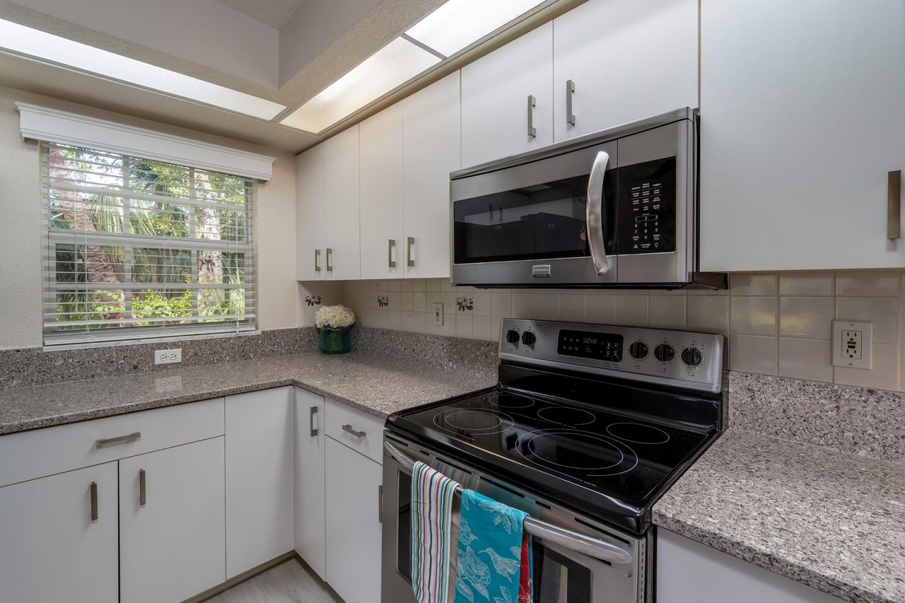 821 Montrose Dr #102 - Photo 7 of 27