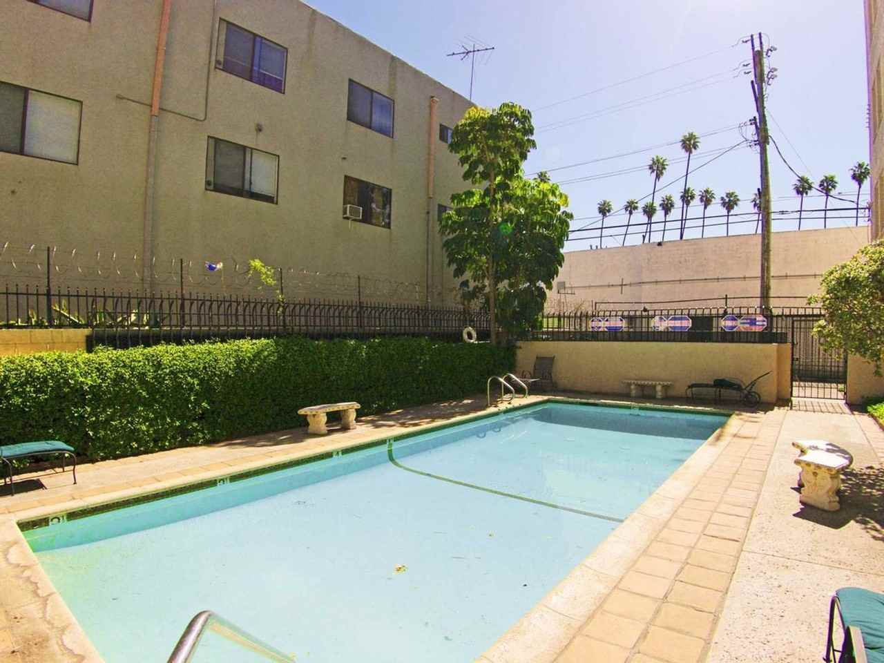 2121 W. 11th Street - Photo 2 of 51