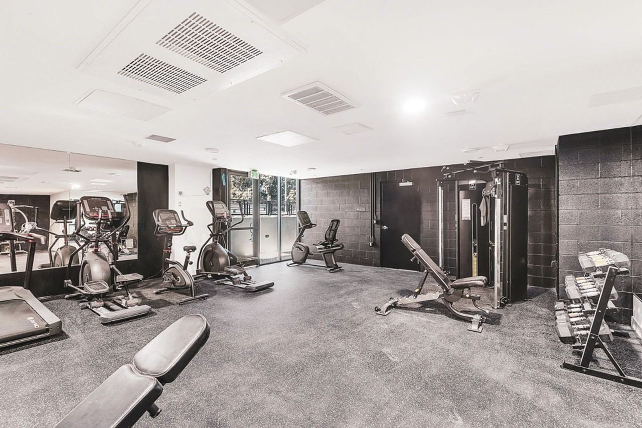 4660 Melrose Avenue - Photo 2 of 50