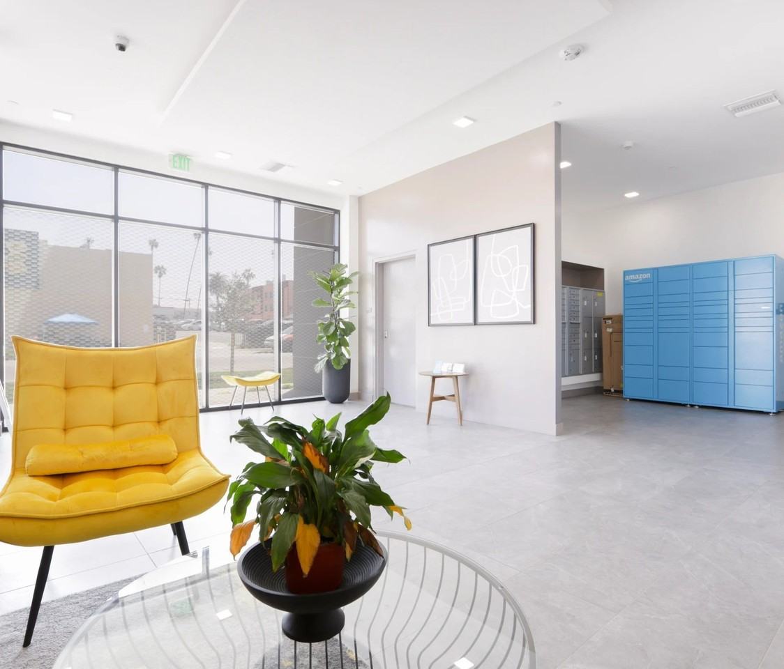 4660 Melrose Avenue - Photo 6 of 50