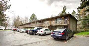 featured image of 2836 W Maplewood Ave