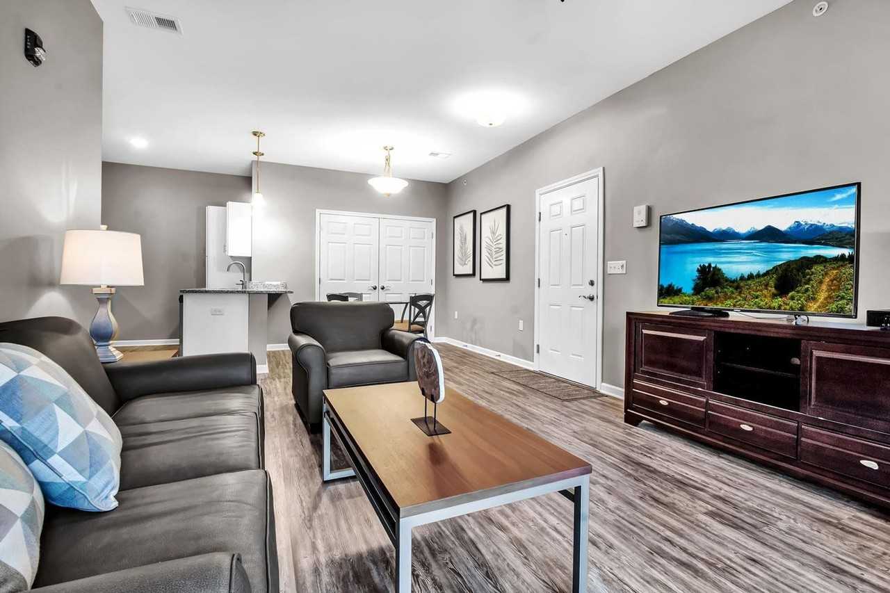 The Parkway Apartments - Photo 5 of 14