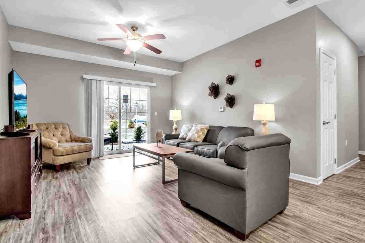 The Parkway Apartments - Photo 6 of 14