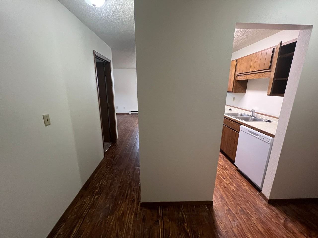Car-ly II Apartments - Photo 4 of 5