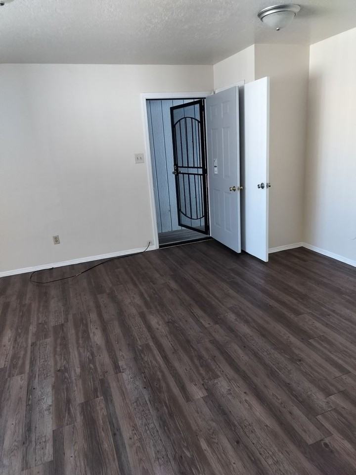 1 Bed/1 Bath in Pet Friendly Community - Photo 5 of 5