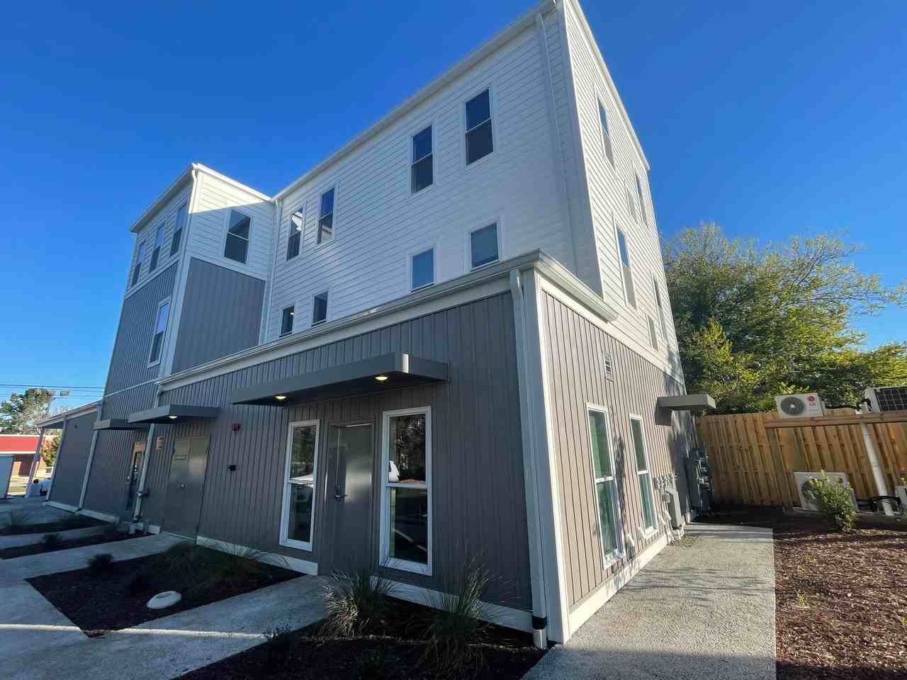 Cargo North - Photo 2 of 15