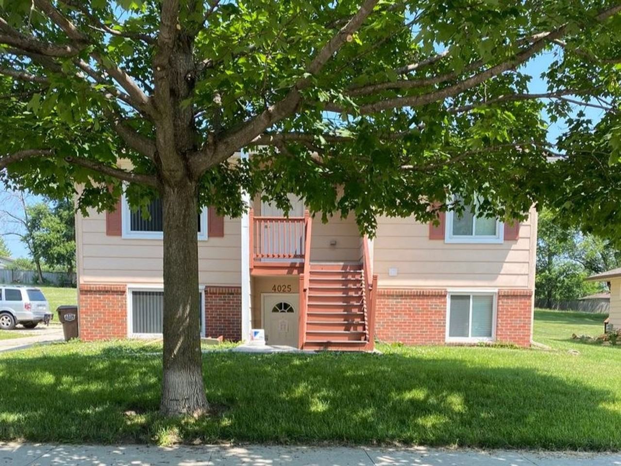 Aplin Duplex (4025/4027) - Photo 2 of 5