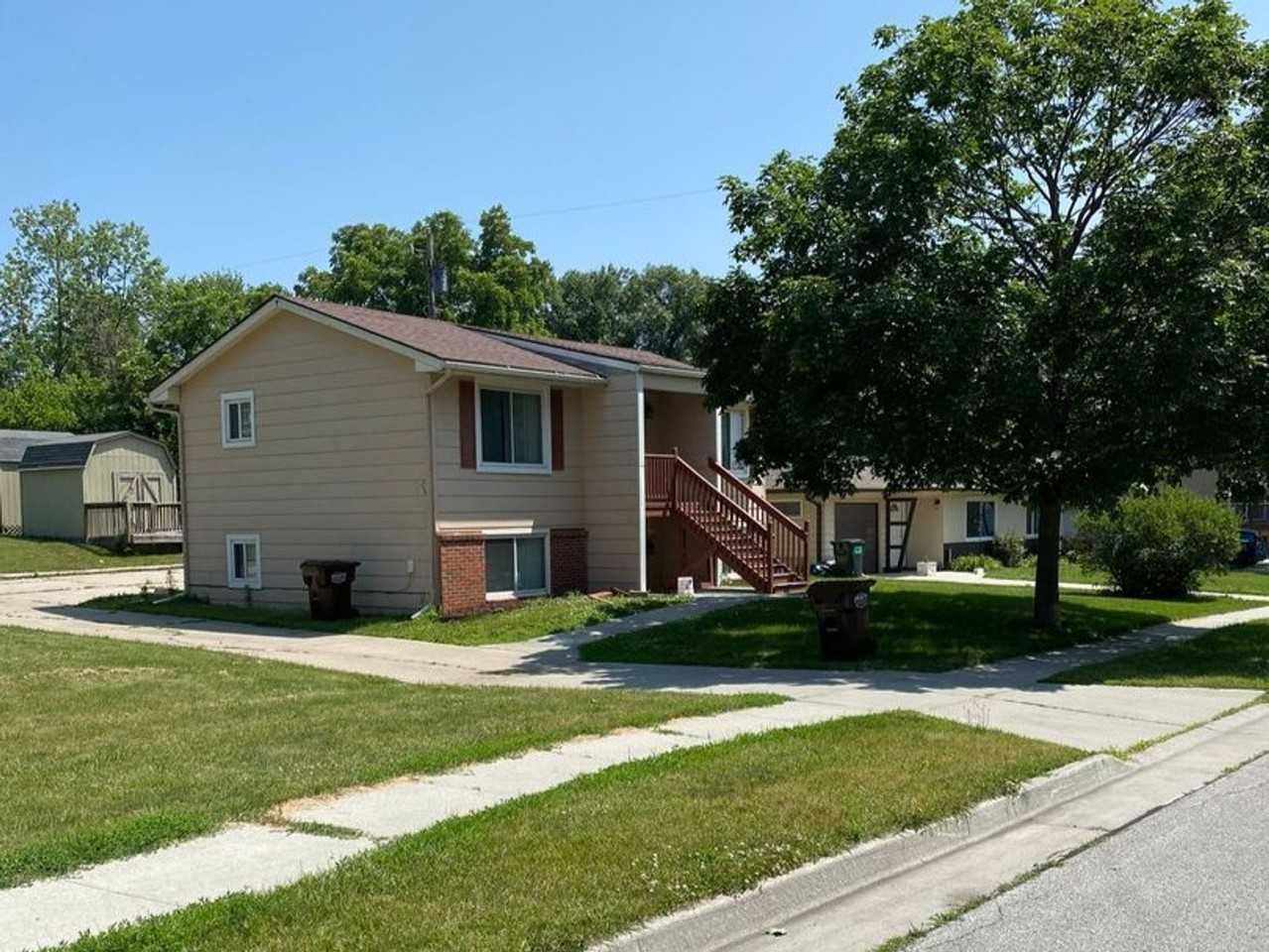 Aplin Duplex (4025/4027) - Photo 4 of 5