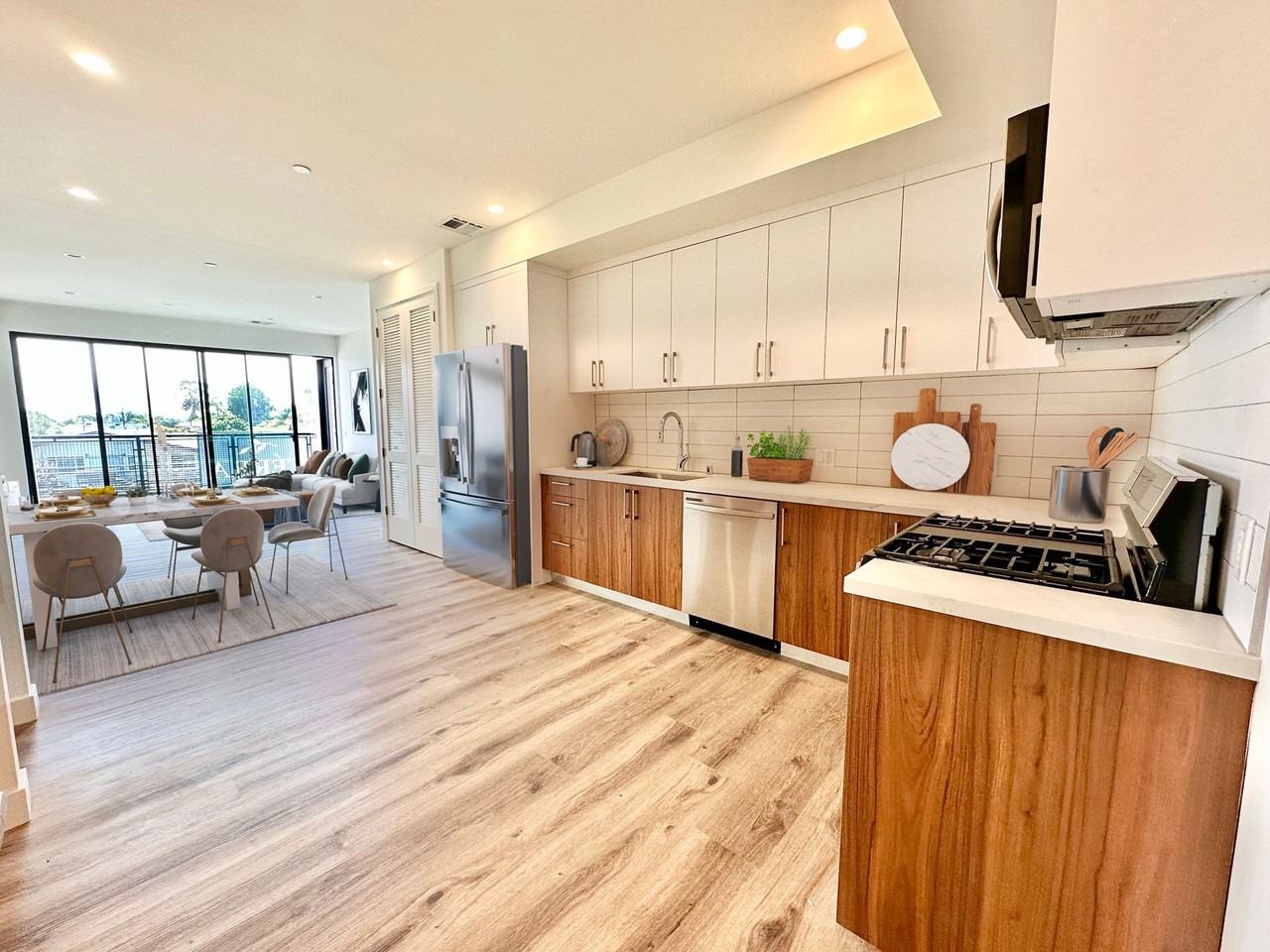 4320 Inglewood - Photo 2 of 26