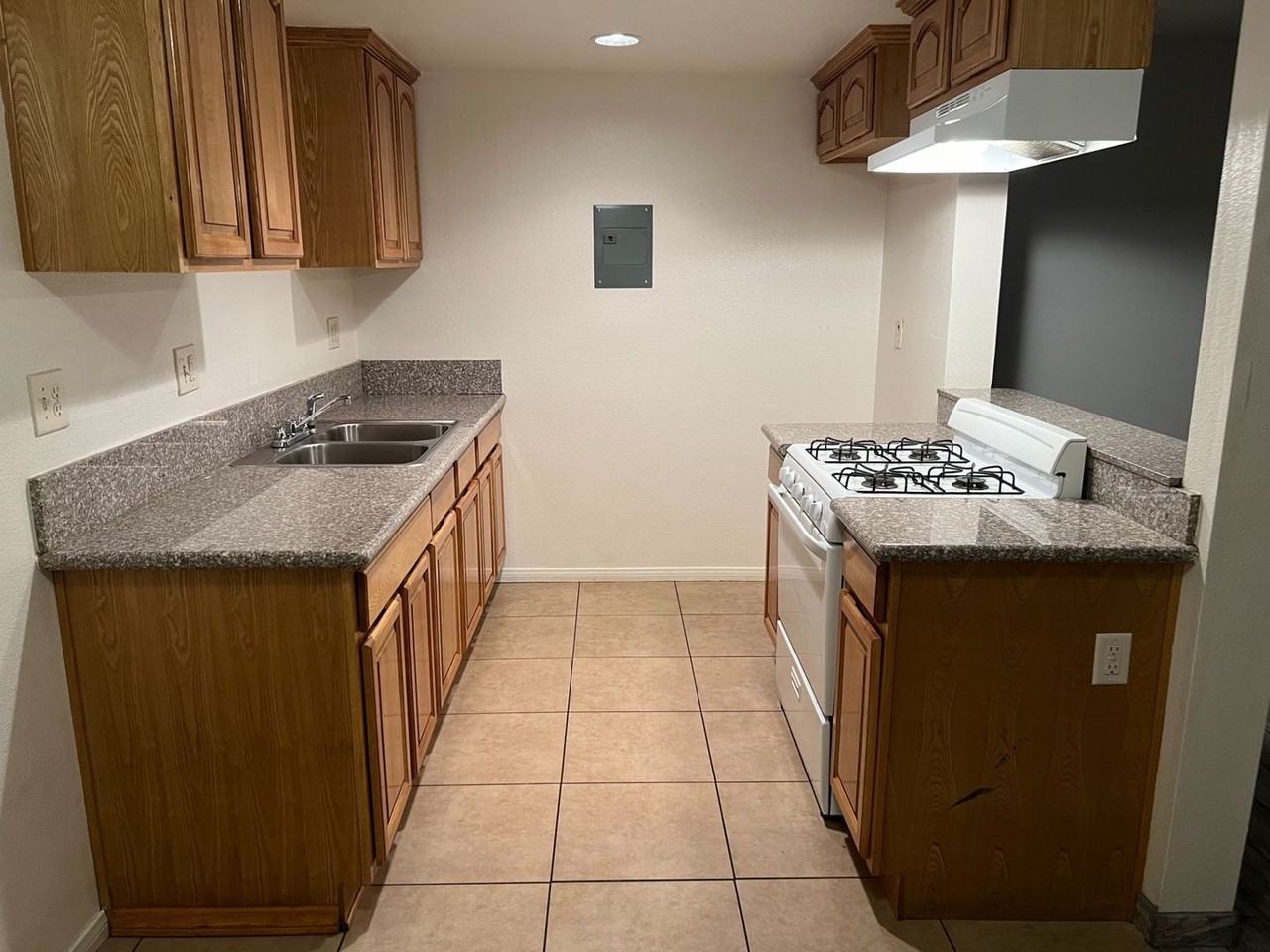 1009 E Deodar St #C - Photo 5 of 9
