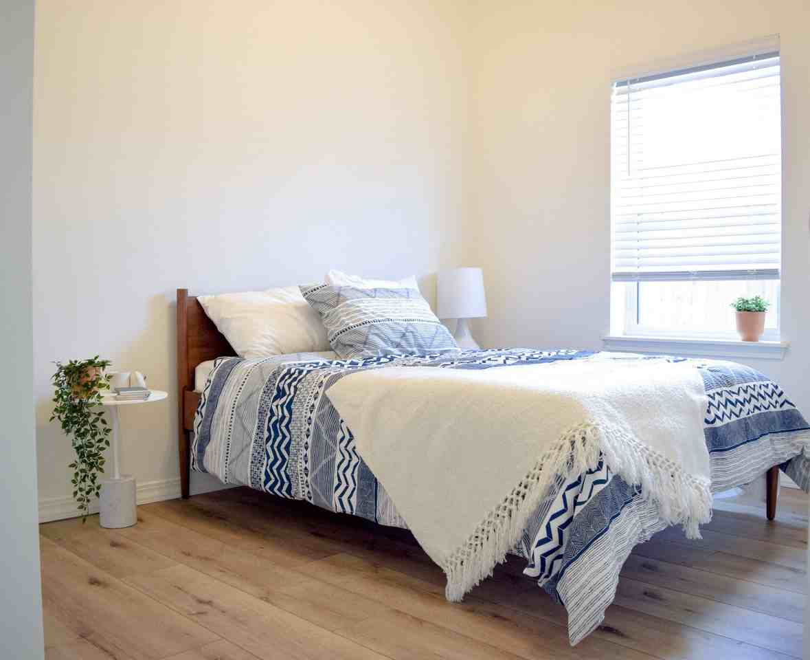 Lombard - Photo 3 of 50