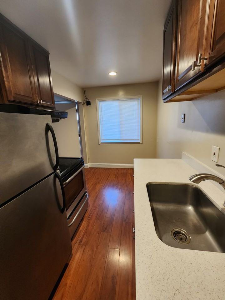 030 - 649 S 9th St - Photo 4 of 8