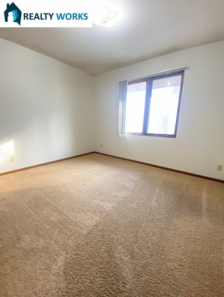521 N 25th St - Photo 4 of 8
