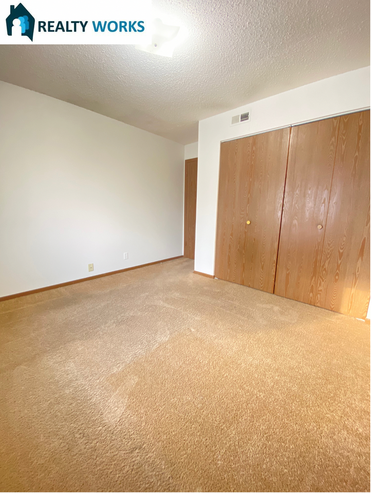 521 N 25th St - Photo 7 of 8