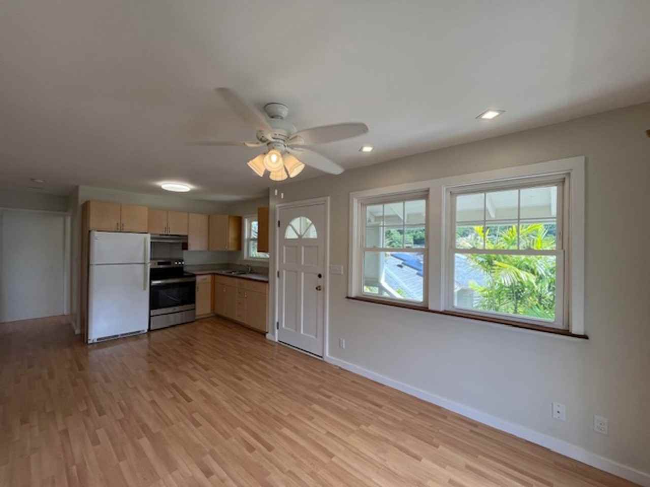 p4015b - Photo 2 of 17