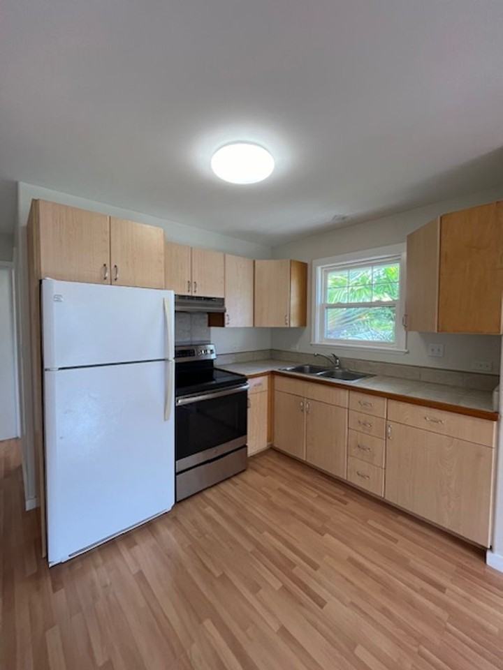 p4015b - Photo 3 of 17