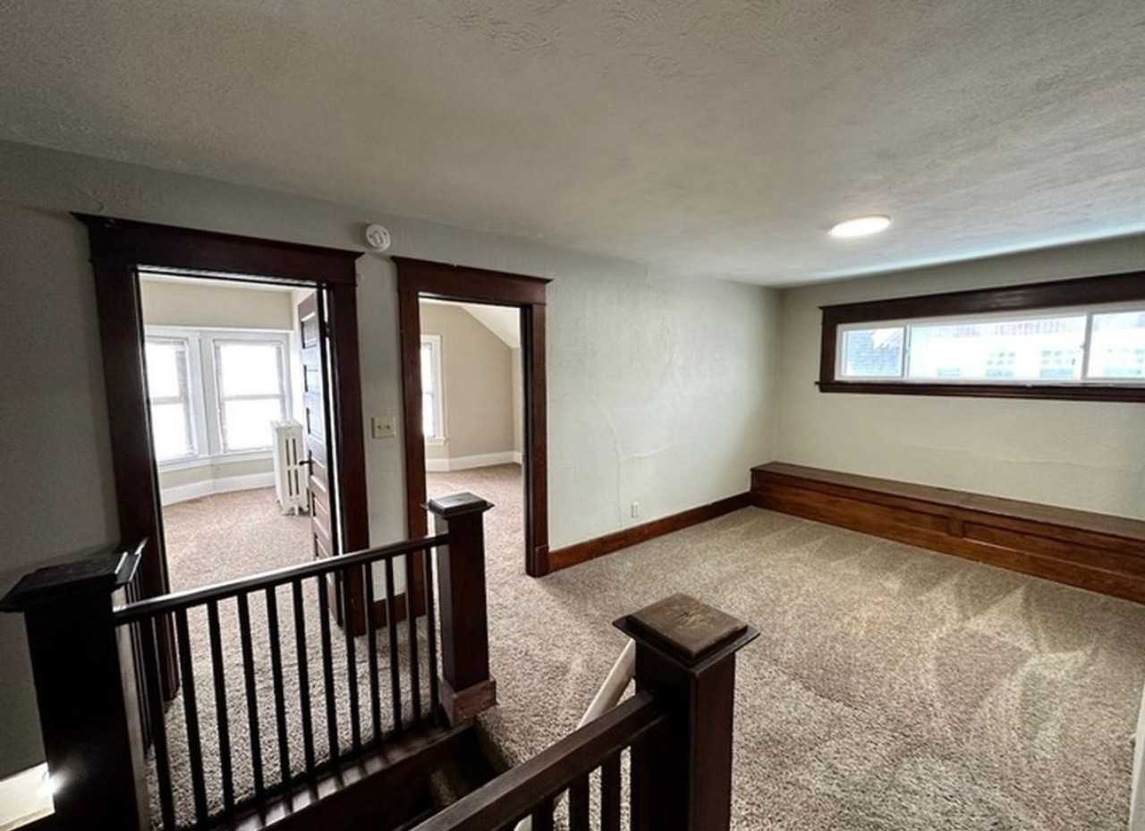 3 Bed, 1 Full Bath Upper Unit - Photo 2 of 16