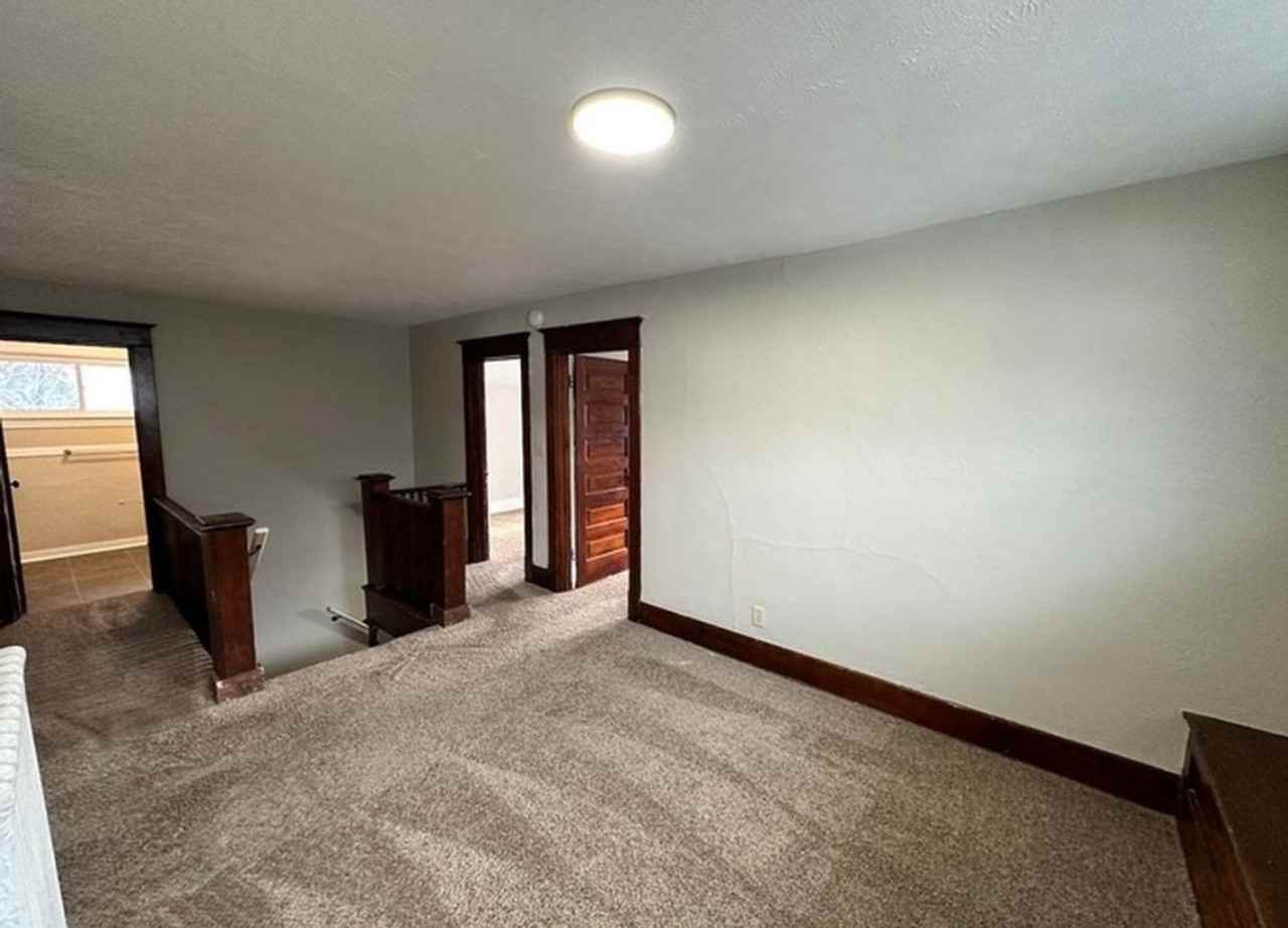 3 Bed, 1 Full Bath Upper Unit - Photo 3 of 16