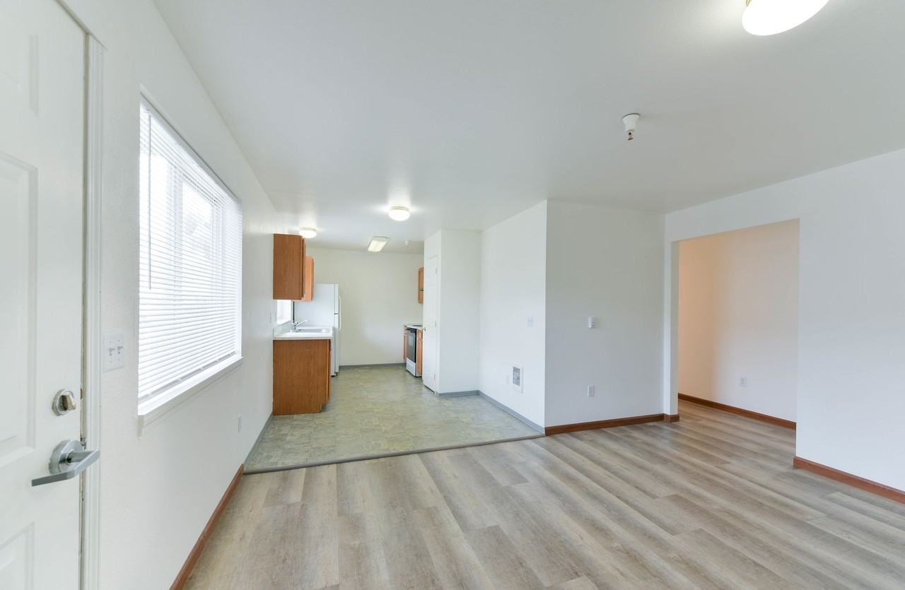 Baker Square Apartments - Photo 5 of 24