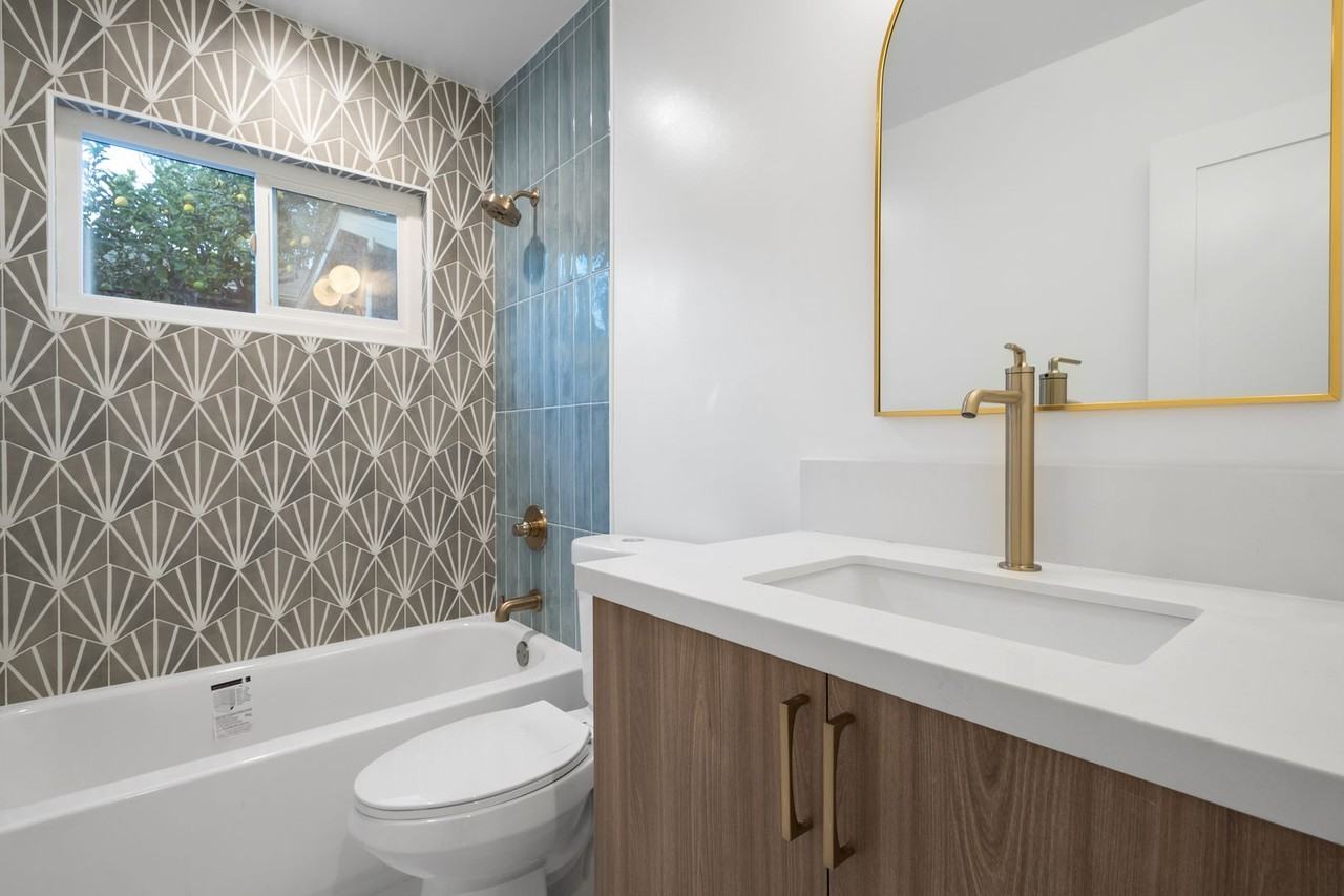 2101 Dale St - Photo 3 of 12