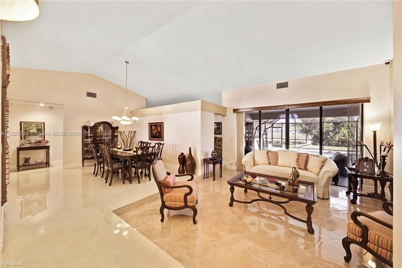 5633 Nw 86th Ave - Photo 2 of 32