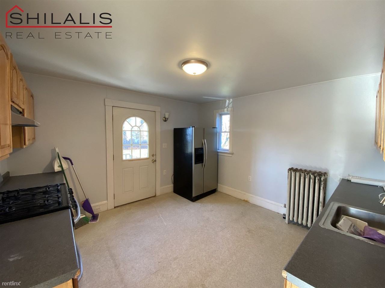 205 Lexington St - Photo 2 of 9