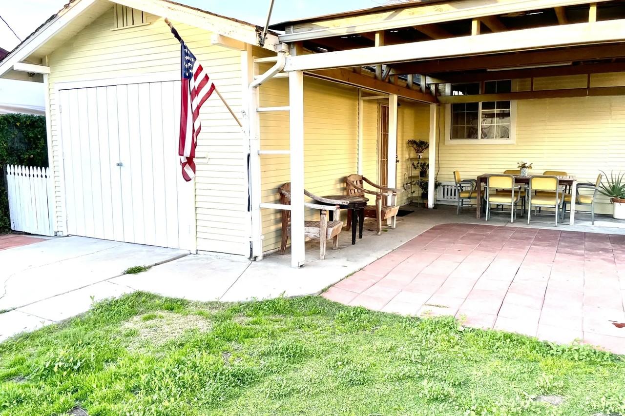 9827 Marshall St - Photo 3 of 27