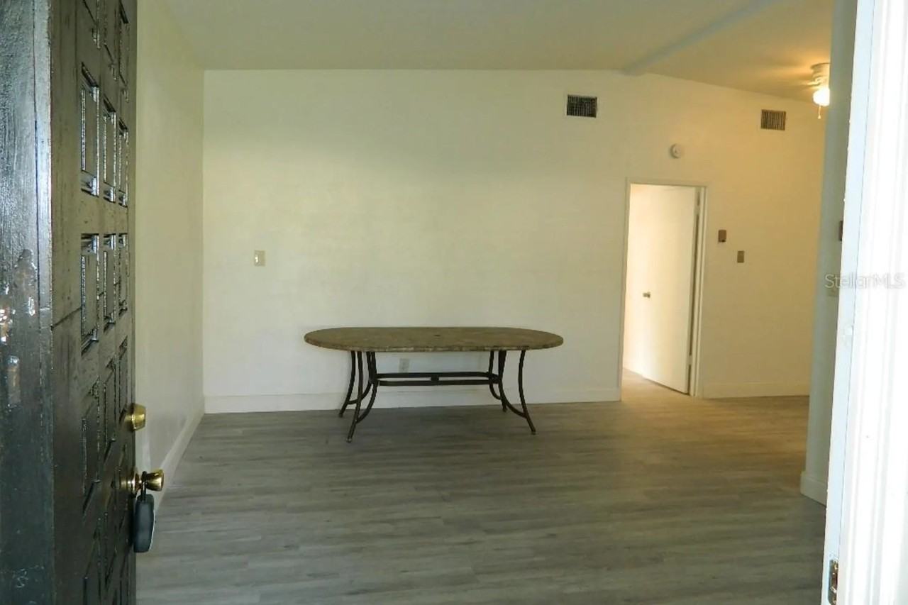 944 Kensington Dr - Photo 2 of 26