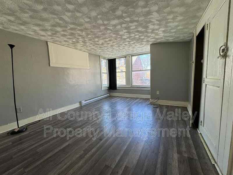 610 W Allen St - Photo 2 of 5