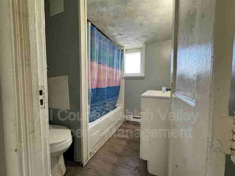 610 W Allen St - Photo 3 of 5