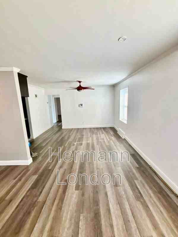 2352 Rockdale Ave - Photo 2 of 11