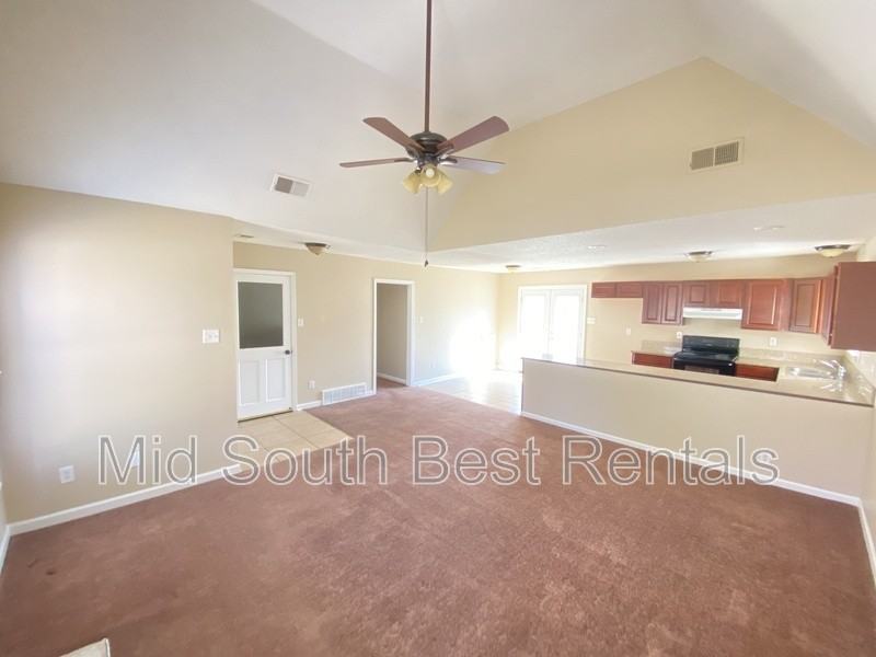 2722 Battle Creek Dr - Photo 2 of 8