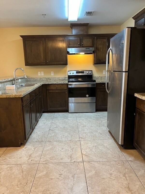 2607 E Eisenhower Ave #4 - Photo 4 of 16